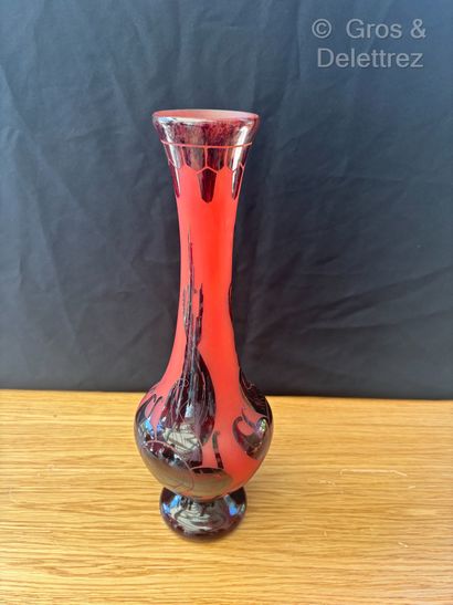 LE VERRE FRANCAIS 
Prunes
Vase à haut col...