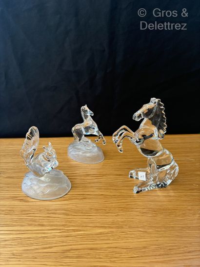 Travail moderne 
Lot en verre et cristal...