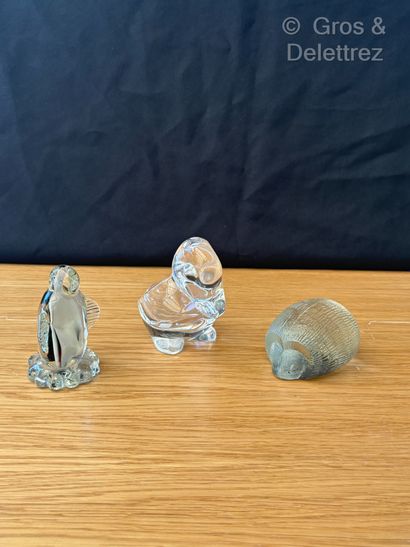 Travail moderne 
Lot en verre et cristal...
