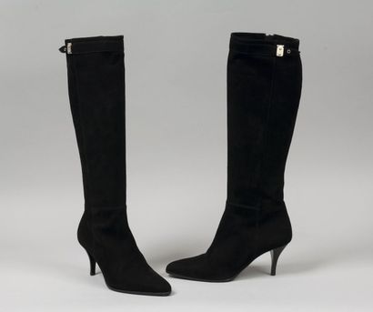 HERMES Paris
*Paire de bottes à talon en...