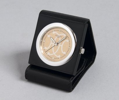 HERMES Paris
*Pendulette de voyage de forme...