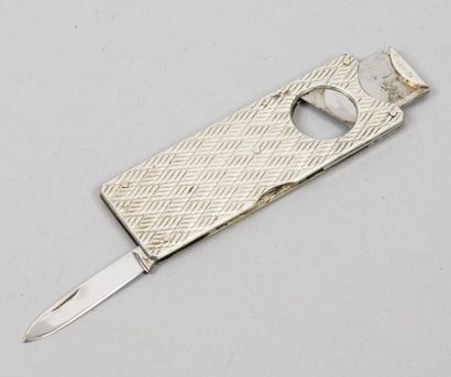 HERMES Paris
*Coupe cigare en argent ciselé,...