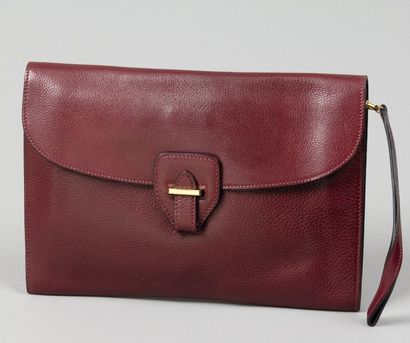 HERMES Paris
*Pochette en cuir grené gold,...