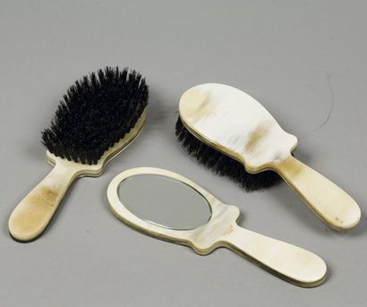 HERMES Paris
*Lot comprenant deux brosses...