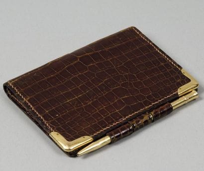 HERMES Paris
*Couverture d'agenda en crocodile...