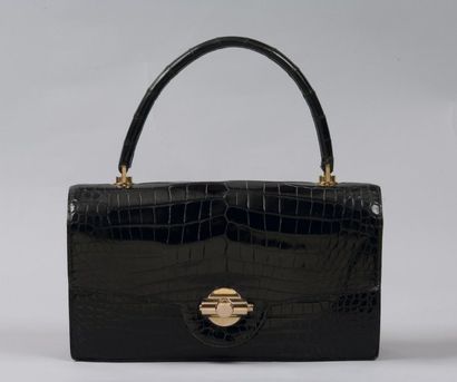 HERMES Paris
*Sac en crocodile noir, fermoir...