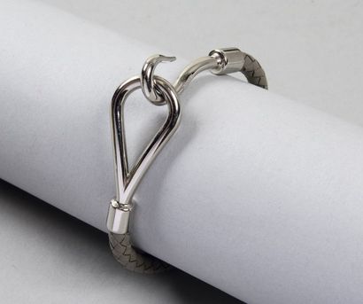 HERMES Paris
*Bracelet jumbo en cuir tressé...