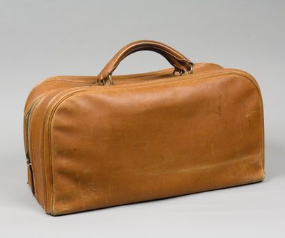 HERMES Paris
*Sac de voyage en cuir grené...