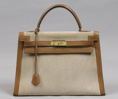 HERMES Paris
*Sac « Kelly « 33 cm en toile...