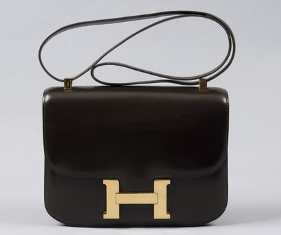 HERMES Paris
*Sac « Constance « en cuir marron,...