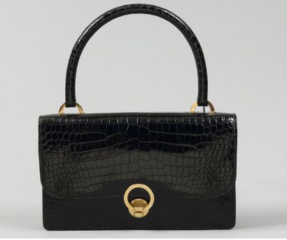 HERMES Paris
*Sac en crocodile noir à deux...