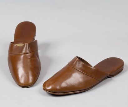 HERMES Paris
*Paire de mules d'intérieur...