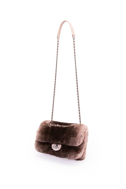 CHANEL circa 2016 - Sac 22cm en cuir agneau...