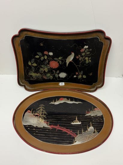 Japon, début XXe
Deux plateaux en bois laqué...