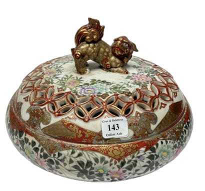 Japon, vers 1900
Brûle parfum en porcelaine...
