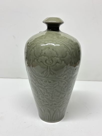 CHINE DU SUD. Vase de forme meiping en grès...