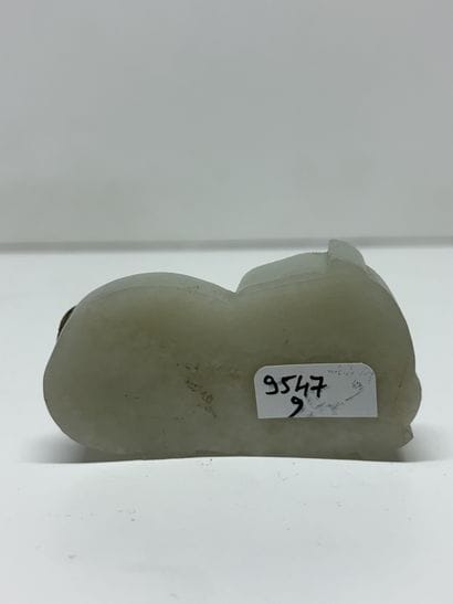 Chine, XXe siècle Sujet en jade blanc céladonné,...