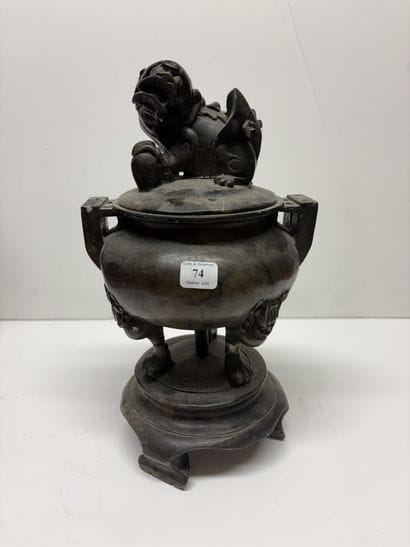 Chine, XXe
Brule parfum couvert en pierre...