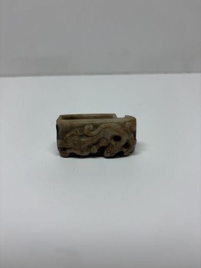 Chine, Xxe siècle
Boucle de ceinture en jade...