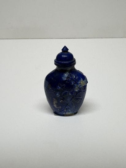 Chine, XXème Flacon tabatière en lapis lazuli...