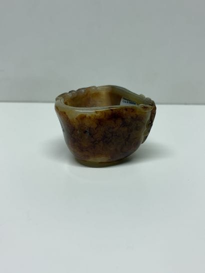 Chine 
Godet de lettré en agate marbré d’ocre,...