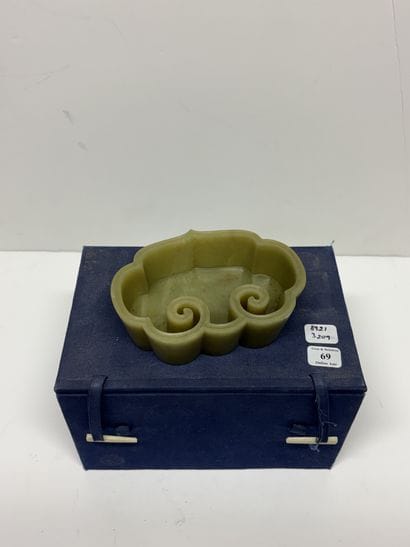 Chine, XXe
Godet à eau en jade en forme de...