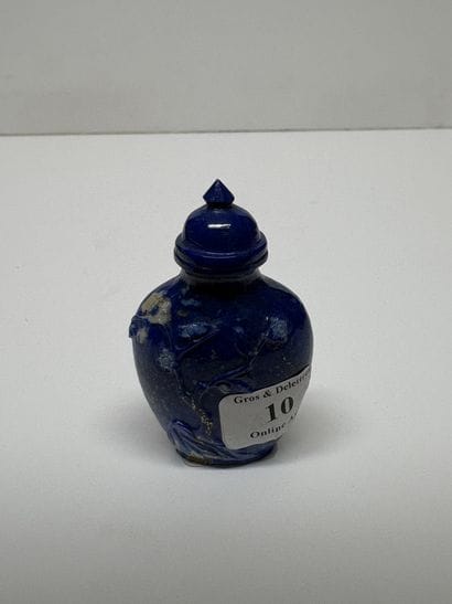 Chine, XXème Flacon tabatière en lapis lazuli...