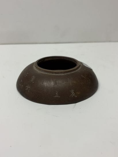 CHINE, XXe siècle. Godet à eau en grès de...