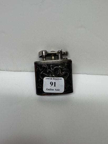 Vietnam, début XXe
Petit briquet à coque...