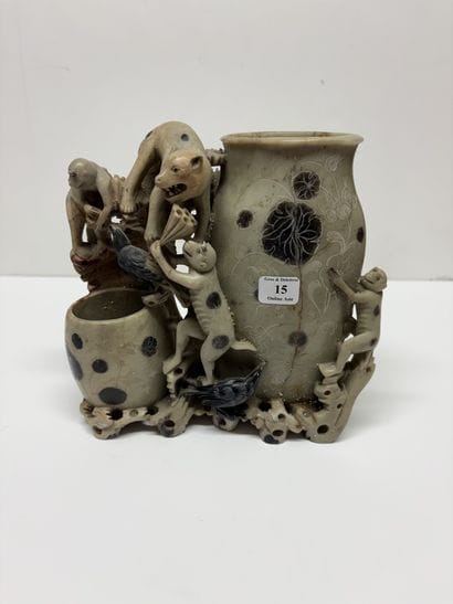 Chine. Vase double en pierre dure gravée...