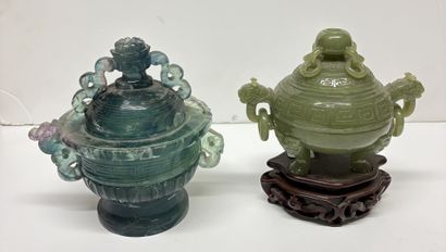 Chine, XXe
Deux brule parfum, l'un en jade...