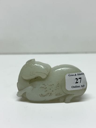 Chine, XXe siècle Sujet en jade blanc céladonné,...