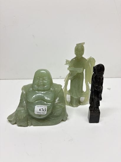 Chine, XXe
Lot en jade comprenant hotei assis...