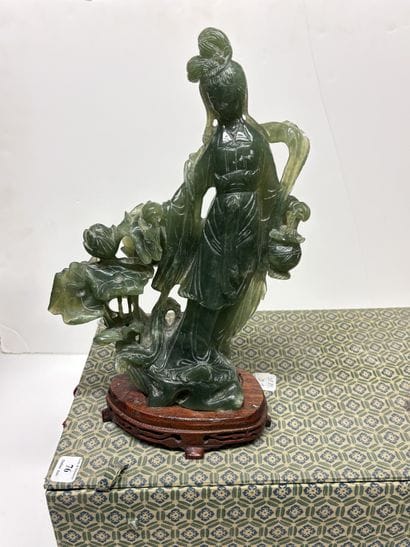 Chine, vers 1960
Statuette en serpentine,...