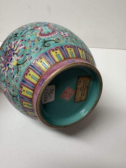 Chine, XXe siècle
Vase balustre en porcelaine...