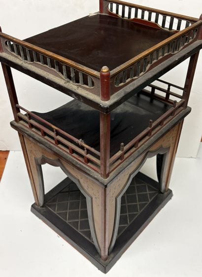 Chine, début du XXe siècle
Petite étagère...