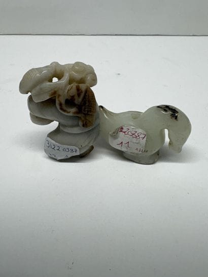 Chine, Xxème
Deux sujets en jade celadon...