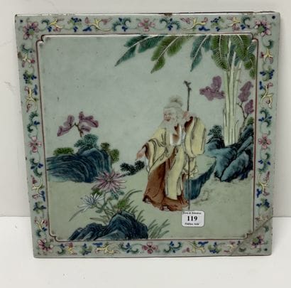 Chine, vers 1900 
Plaque carrée en porcelaine...