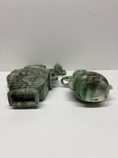Chine, XXe siècle
Deux vases couverts en...