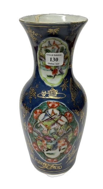 Chine, XXe siècle 
Vase balustre en porcelaine...