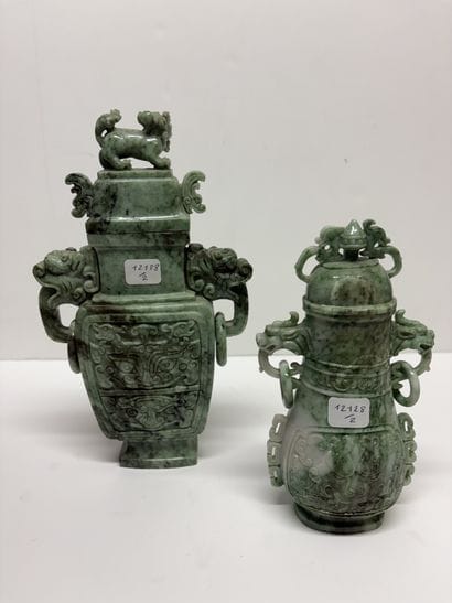 Chine, XXe siècle
Deux vases couverts en...