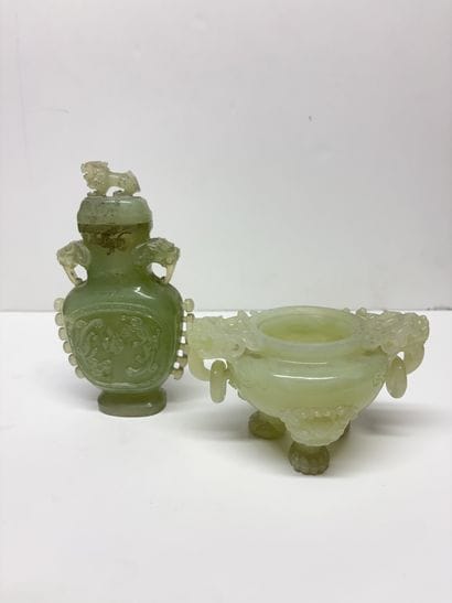 Chine, XXe siècle
Lot comprenant : un brûle-parfum...