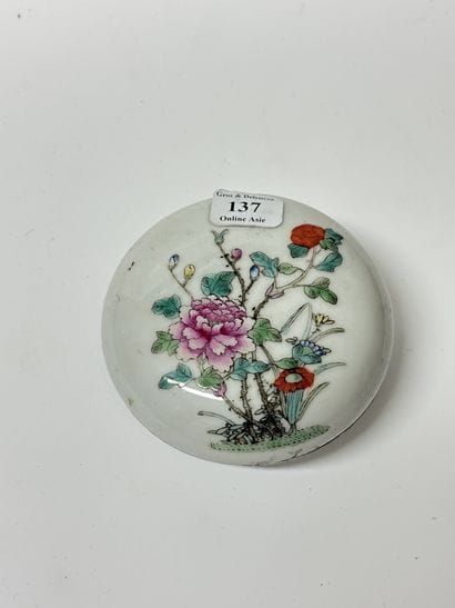 Chine, vers 1930
Boite a cire en porcelaine...