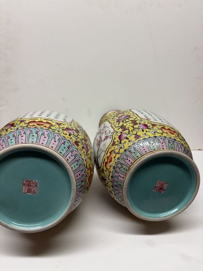 Chine, XXe siècle
Paire de vases balustres...