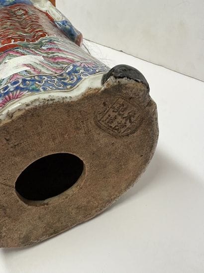Chine, début XXe siècle
Grand sujet en porcelaine...