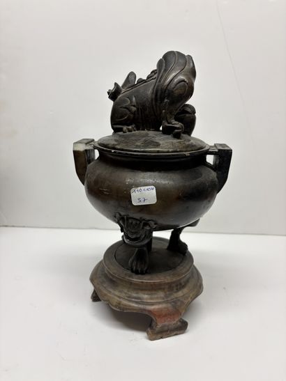 Chine, XXe
Brule parfum couvert en pierre...