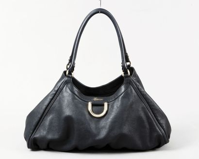 GUCCI
Sac fourre-tout 44cm en cuir noir,...