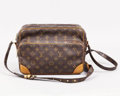 LOUIS VUITTON
Sac «Nil» 28cm en toile monogram...