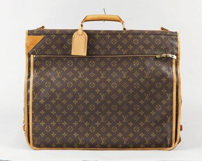 LOUIS VUITTON
Porte habits à deux cintres...