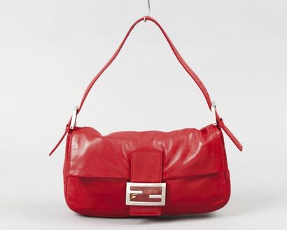 FENDI
Sac 25cm en cuir agneau rouge, fermoir...